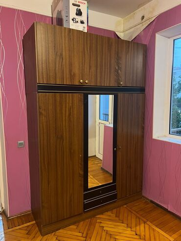 Dolablar: Açılan, 3 qapılı Düz dolab, Qarderob, paltar dolabı