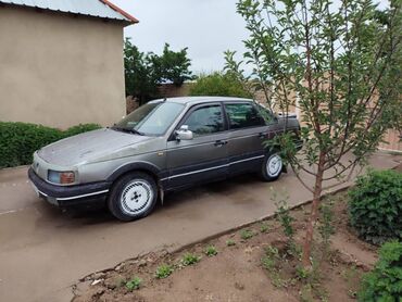 краска на авто: Volkswagen Passat: 1989 г., 1.8 л, Механика, Бензин, Седан