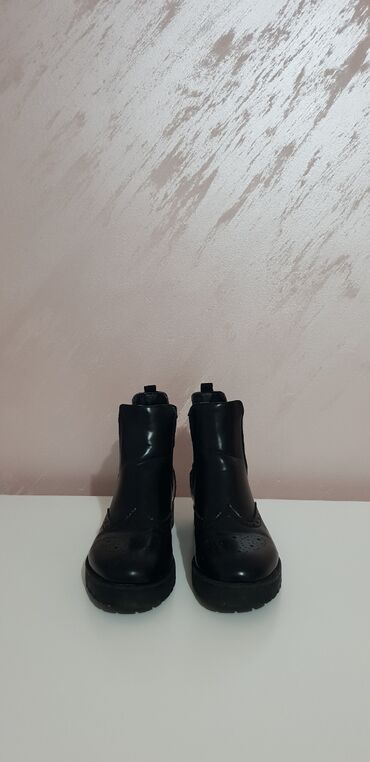 Gležnjače: Gležnjače, 38 — 8