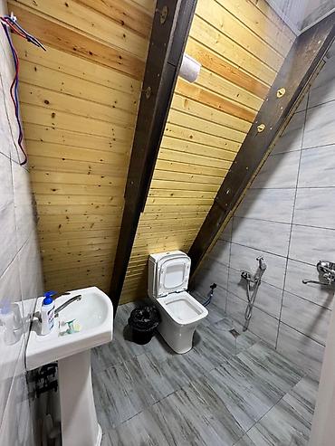 Uzunmüddətli kirayə evlər: İcarəyə verilir: müasir A‑frame tipli ev (tam mebelli) Plan və — 12