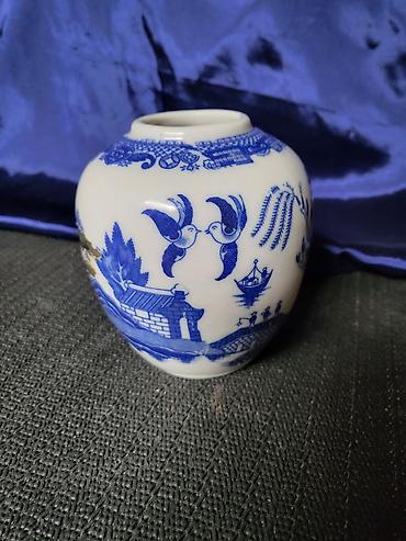 Vaze i saksije: Vaza nova Blue Willow,porcelanska 1950g+. Porcelanska nova,holandska — 7