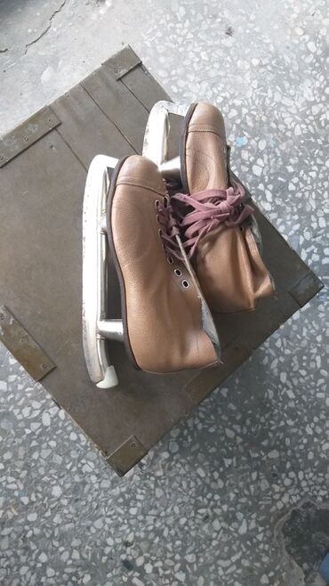 обувь puma: Продаю коньки (обувь из кожи) размер 37=1000с, торг