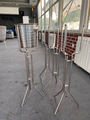 Digər metal məhsullar: Paslanmaz Buz vedrəsi nerj 22 m 
Paslanmaz çelik Pastavka 3 ayaq 28 m