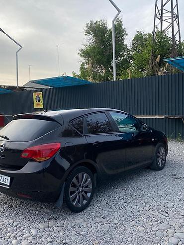 Opel: Opel Astra: 2010 г., 1.8 л, Механика, Хэтчбэк — 12