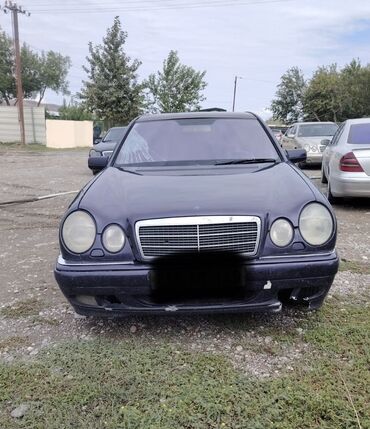 mersedes qapi: Mercedes-Benz E‑Sinfi W210 sedan - Kuzov: 4 qapılı sedan, tünd göy