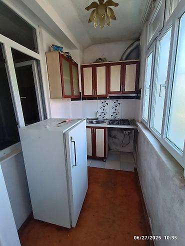 satisda olan evler: Ev Gəncə şəhəri, mahrasa bağında yerləşir. Evin çıxışı çölədir ki, bu — 3