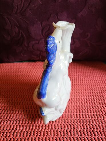 Figurice i makete: Figura,vaza nova,vintaz,porcelanska. Visina. 13cm — 7