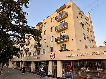 Недвижимость: 2 комнаты, 50 м², Манаса/Боконбаева Индивидуалка, 5 этаж, Косметический ремонт — 1