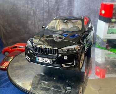 снять особняк: Коллекционная модель BMW X5 F15 sapphire black 2012 Paragon Models