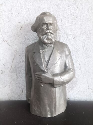 Статуэтки: Бюст. Статуэтка Карл Маркс Силумин. Высота 26 см