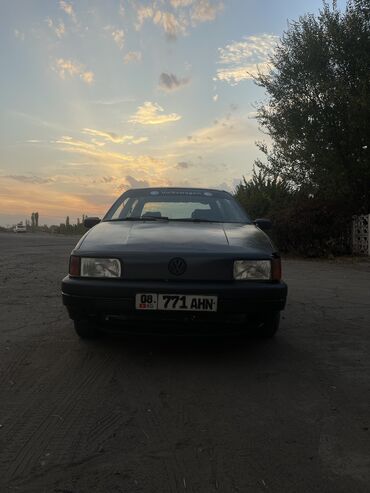 фольс: Volkswagen Passat: 1991 г., 1.8 л, Механика, Газ, Седан