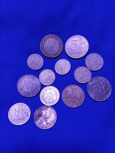 серебряная монета: Продаётся монеты.разные))