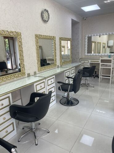 Digər salon, tibbi mebel: Gözəllik salonuna dirnaq ustasi ve kosmetoloq teleb olunur