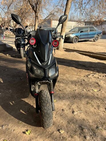 Скутеры: Тип скутера 150 куб. см, Бензин, Б/у — 1