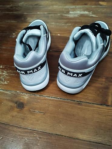 Patike: Nike patike brojevi i cena ispisana na slikama — 2