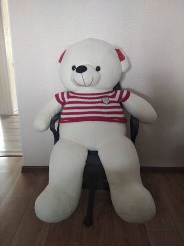 мягкая игрушка медведь: Продаю огромного медведя. Новый. Рост 1 метр 30 см. Цена: 3000 сом