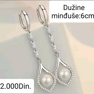 cena sata: Elegantne posrebrene viseće minđuše sa biserima i žigom S925 od — 1