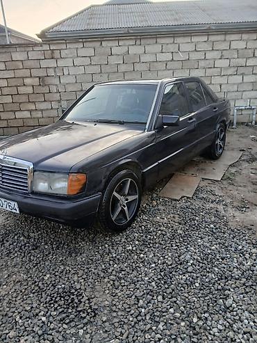 2106 ucuz: Mercedes-Benz 190 (W201) sedan - Kuzov: 4 qapı, qara rəng - Nömrə — 2
