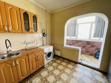 2х комнатная квартира продаётся: 2 бөлмө, 62 кв. м, 106-серия, 8 кабат, Эски ремонт