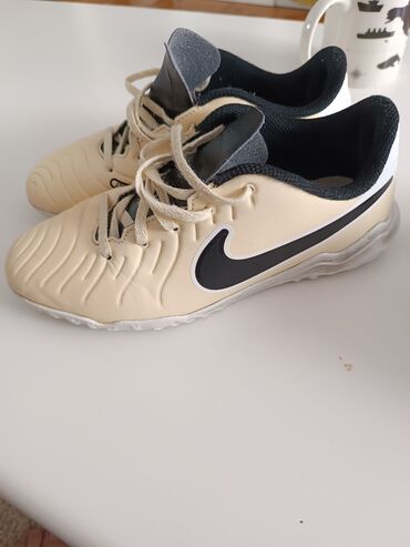 Patike: Dva para patika za fudbal Nike i Kipsta veličina 36. Duzina gazišta — 3