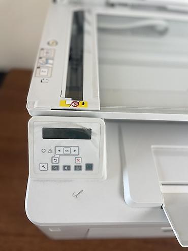 3 birinde printer: HP LaserJet çoxfunksiyalı printer/skaner/kopirayt - Brend/model: HP — 3