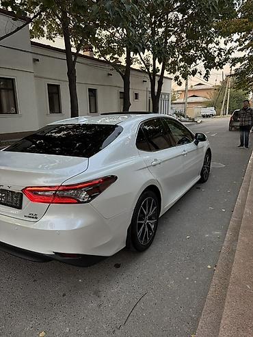 lada 2106: Toyota Camry: 2022 г., Гибрид, Седан — 5