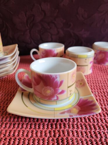 Kuhinjski setovi: Soljice nove porcelanske vintaz. Soljice komada 5 u ceni. Tacne — 6