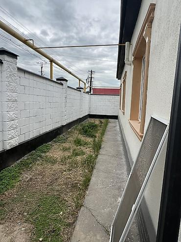 Продажа коттеджей и домов: 🏡 **Продается кирпичный дом в ж/м Ак-Орго, Бишкек** 🛏️ 4 комнаты | 📐 — 9