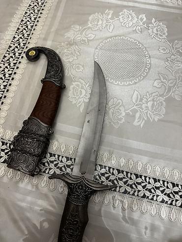 kəsik əl şəkilləri: Şərq üslublu dekorativ xəncər - Ümumi dizayn: Əlcəyi və qınında oyma — 3