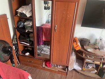 standing mirror: Шкаф-купе распашной из ЛДСП под дуб/орех. - Конфигурация: три секции — 2