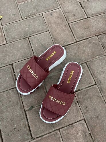 Босоножки, сандалии, шлепанцы: Все по 350с — 2