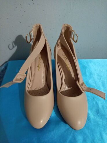 Women's Sneakers and athletic shoes: Tuflilər, Ölçü: 36, rəng - Bej, Yeni