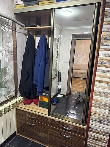 Кире бериш үчүн шкафтар: Прихожая-гардероб с зеркальными дверями-купе. Состав и особенности: - — 1