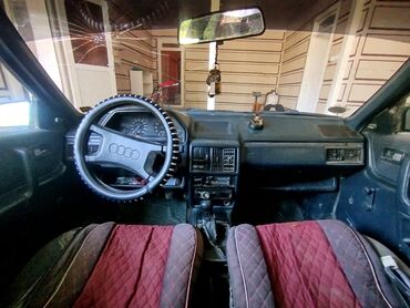 ауди 100 радиятор: Классический седан Audi 100, представленный в серебристом цвете