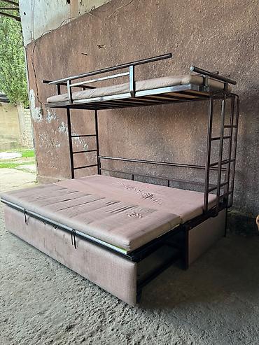 bunk bed: Двухъярусная кровать-трансформер с мягкими матрасами и металлическим — 2