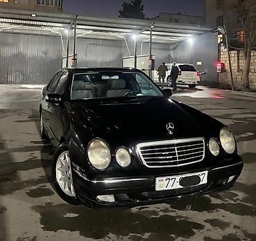 mersedes manitor: Mercedes-Benz E-Class: 2.2 l | 2000 il Sedan — 4
