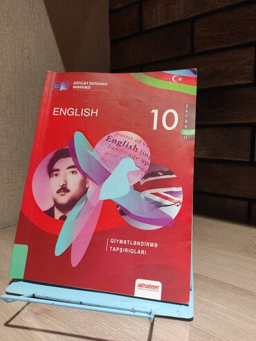 10 cu sinif ingilis dili kitabı: English 10 sinif testi.Yazılmış hissəsi yoxdur.Az istifadə olunub.Real