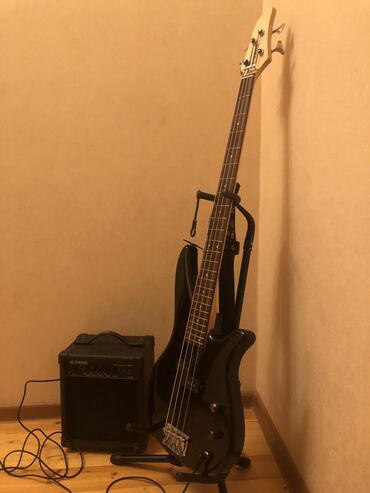 gitata: Bas gitara, Yamaha