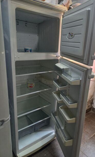 Mikrodalğalı sobalar: İşlənmiş 2 qapılı Atlant Soyuducu Satılır, rəng - Ağ