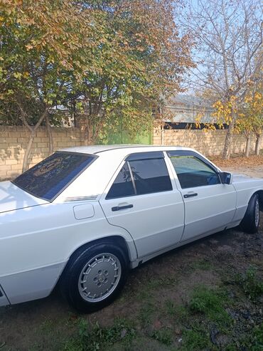 Mercedes-Benz: Mercedes-Benz 190 (W201): 2 l | 1992 il Sedan — 4