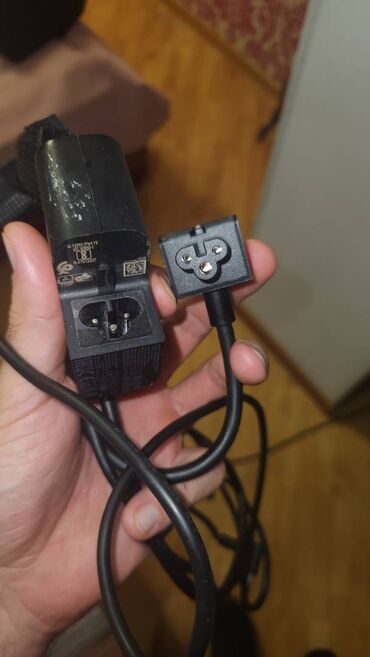 Noutbuklar üçün adapterlər: HP adapteri 45W. Orijinal üstden çıxma. Kompyutere taxılan yerinde — 9