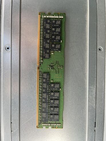 Serverlər: Quanta Computer Inc. şirkətinin istehsalı olan bu server, böyük həcmdə — 10