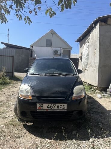 г бишкек портер 1: Субкомпактный автомобиль Chevrolet Spark черного цвета. Эта модель