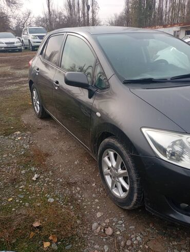 Toyota: Toyota Auris: 2009 г., 1.6 л, Механика, Бензин, Хэтчбэк