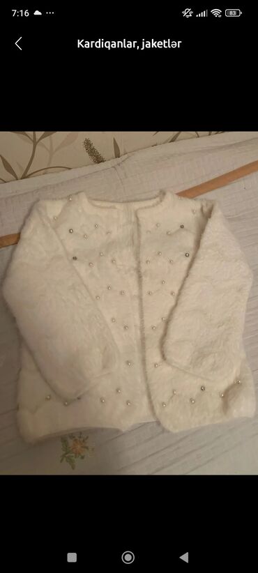 Nənnilər: Uşaq üçün ağ rəngli kardiqan/jaket. - Yumşaq, tüklü (plyuş tipli)