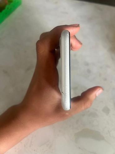 9070 xt: IPhone 11, Б/у, 128 ГБ, Серебристый — 2