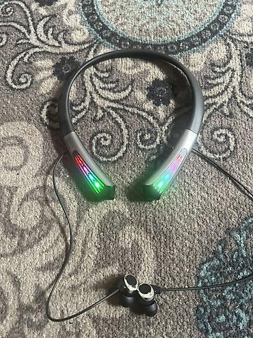 e book: Bluetooth-наушники с огибающей шейной дужкой (формат neckband) - Тип — 1
