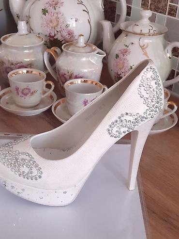 Туфли: Туфли на высоком каблуке чёрные,белые,серебристые,есть новые есть — 12