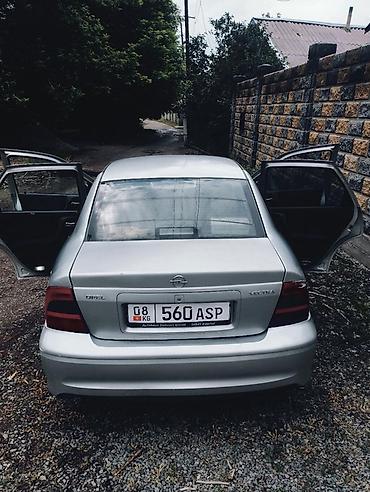 Opel: Opel Vectra: 2001 г., 1.6 л, Механика, Бензин, Лифтбек — 5