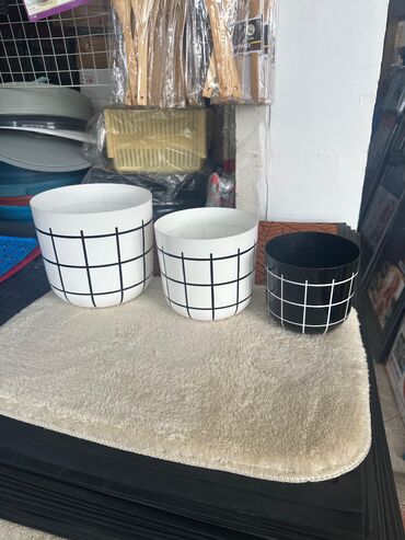 Bitkilər üçün dibçəklər: Dibcek Dibcek qabi yumru aq rengli gul.qabi yumru aq rengli dibcek — 16